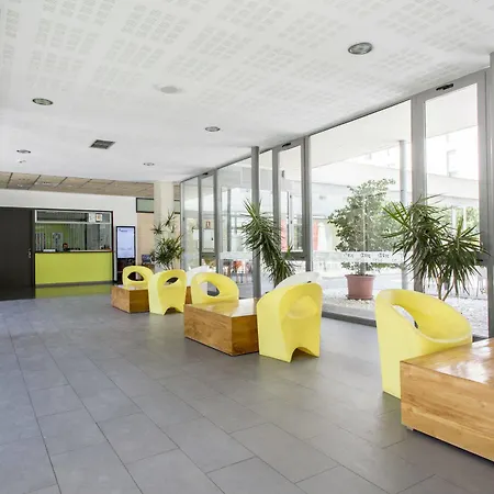 Residencia Universitaria Resa Damia Bonet * Valencia