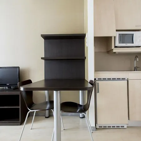 Residencia Universitaria Resa Damia Bonet 아파트 *